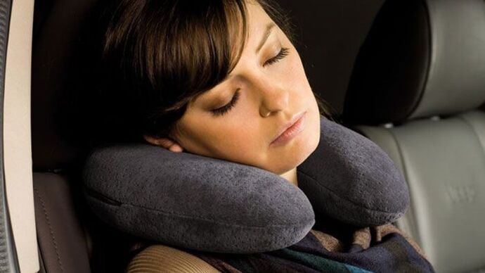 supportive cushion to prevent neck osteochondrosis